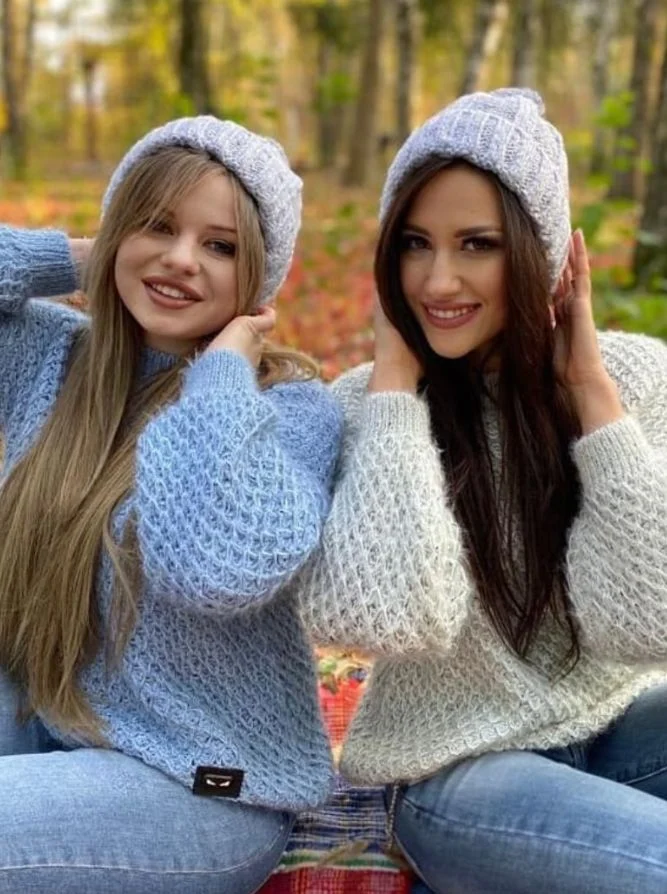 Alba and Margot photo 1