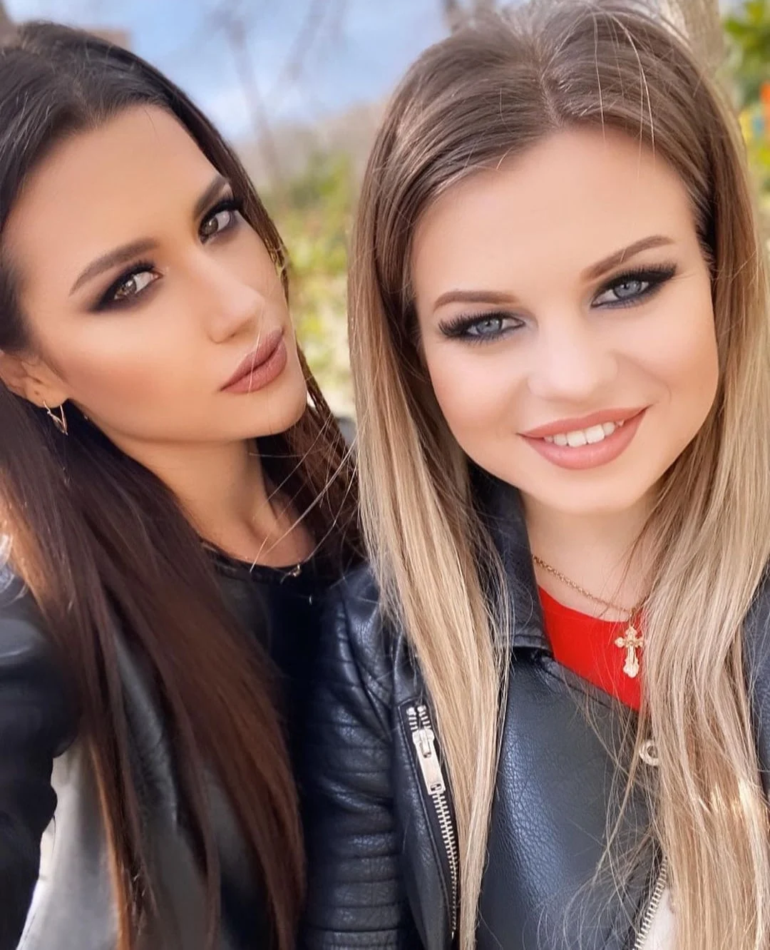 Alba and Margot photo 3