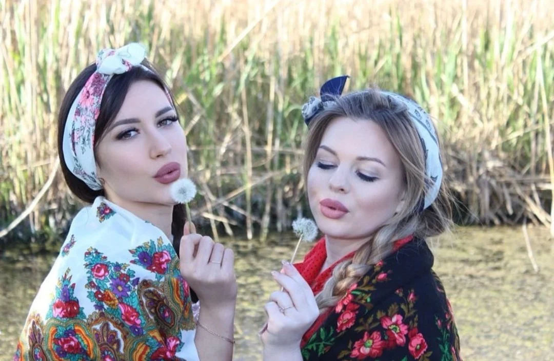 Alba and Margot photo 4