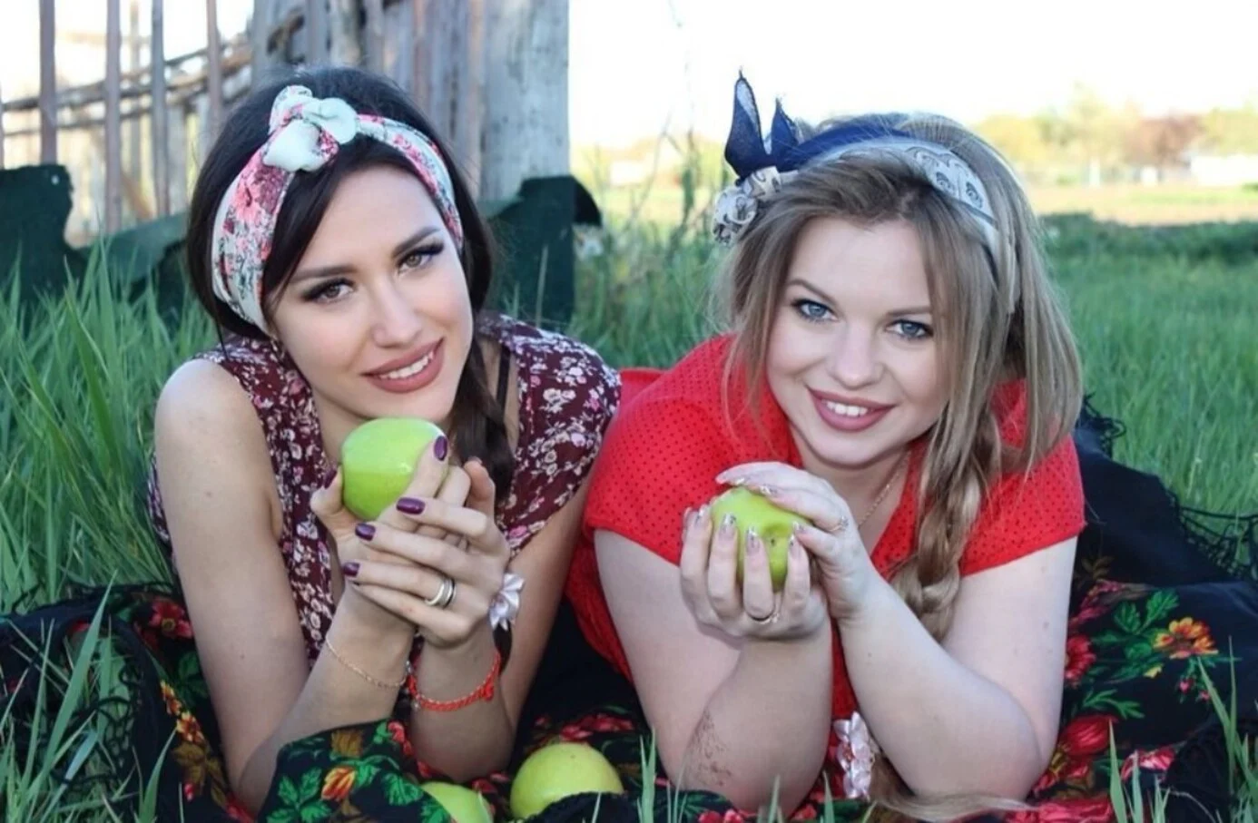 Alba and Margot photo 7