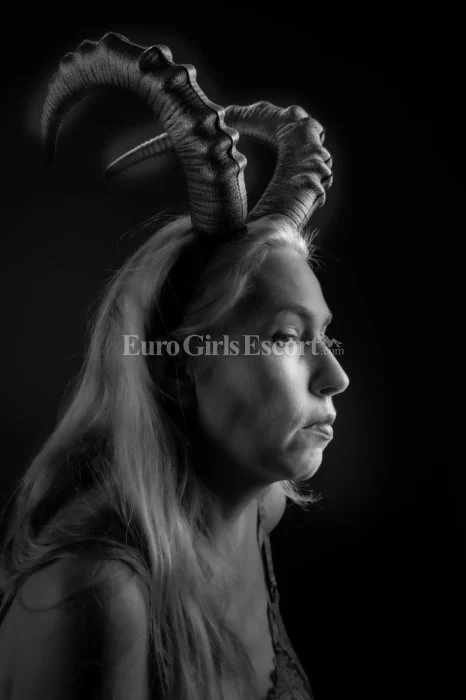 Desiree & Talal photo 3